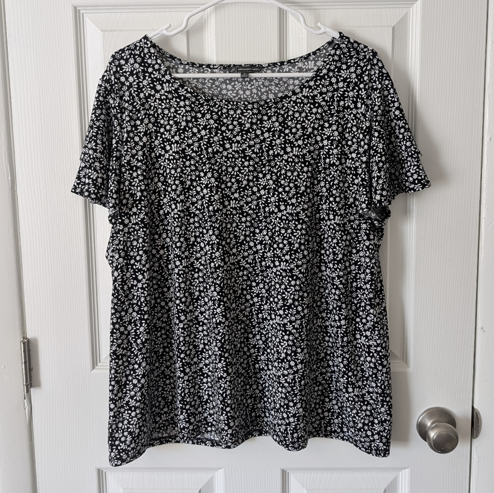 Adrianna Papell | Stretch Knit Flutter Sleeve Top In Floral Black | Size 1X